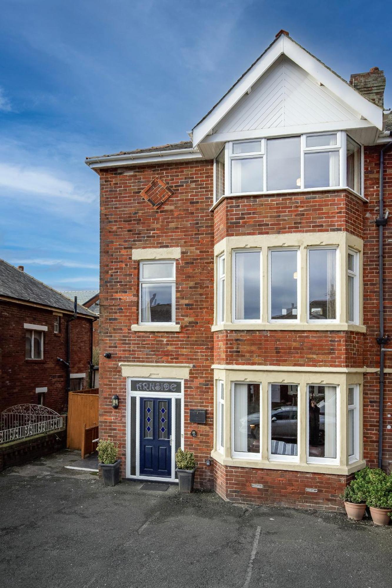Arnside - Spacious 10-Bedroom Seaside Cottage Blackpool Exterior photo